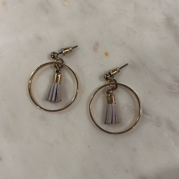 N 1.5” J Crew In The Hoop Earrings - Picture 2 of 3